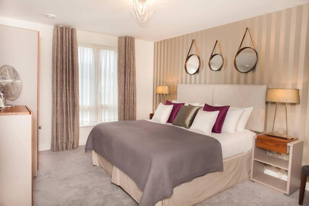 Stylish And Central Two Bedroom & Two Bathroom Apartment With Free Parking Eksteriør billede